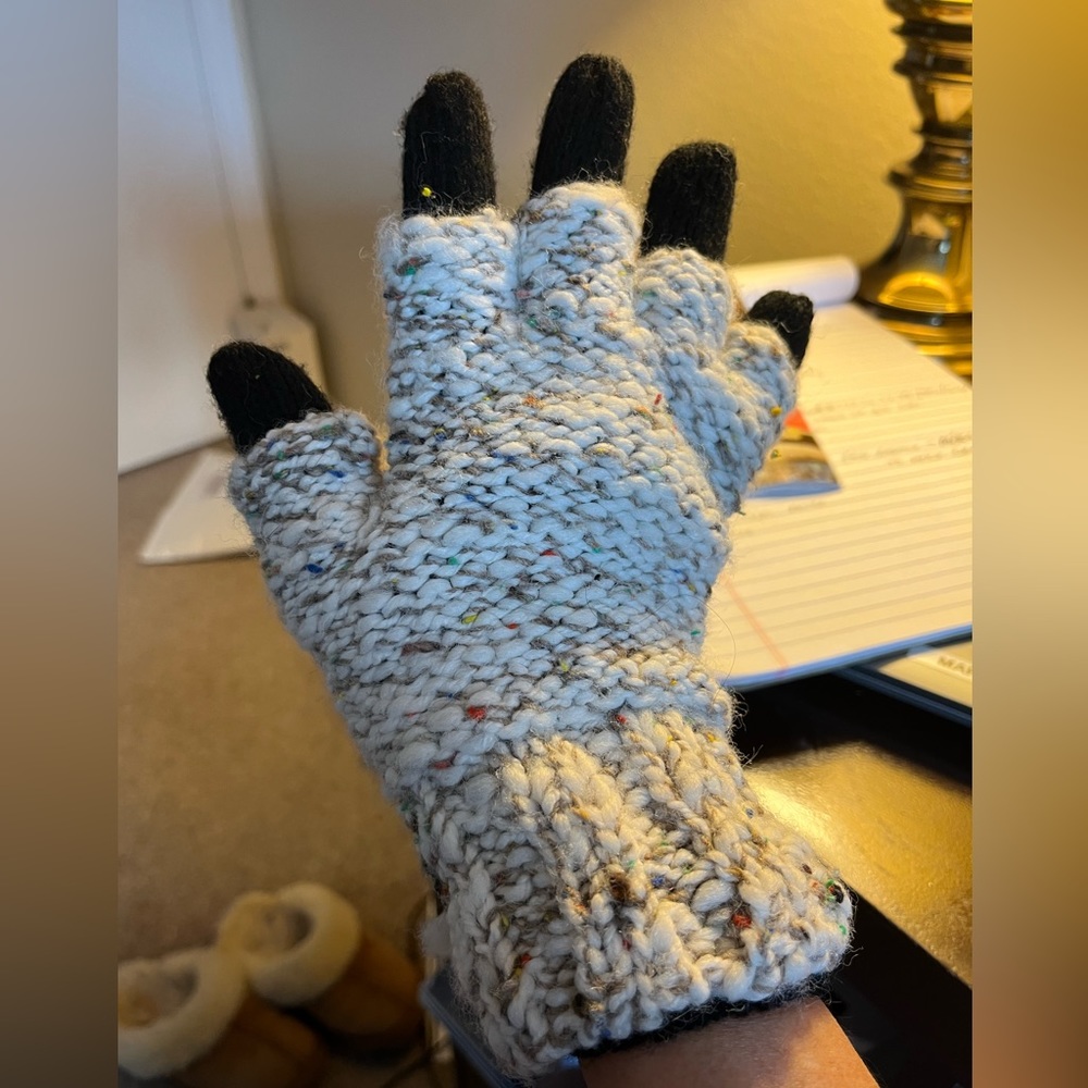 Hobo style gloves